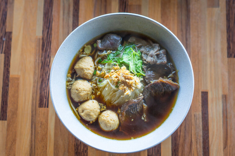 ถอดรหัสความอร่อยก๋วยเตี๋ยวเรือ Thongsmith รสเผ็ดแซ่บนี้ได้แต่ใดมา