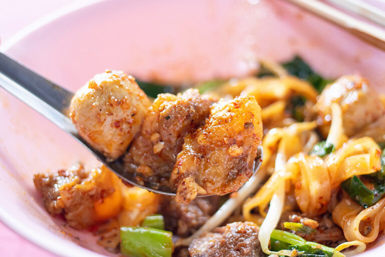 พริกคั่วใส่ก๋วยเตี๋ยวบุกถิ่น กินคู่ของเด็ด 4 ภาค อร่อยแซ่บแสงออกปาก